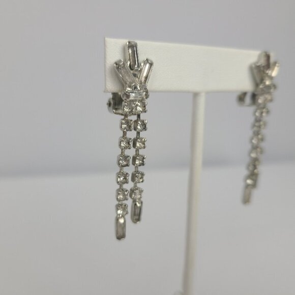 VINTAGE Rhinestone Crystal Silver Tone Clip On Earrings - Picture 2 of 4